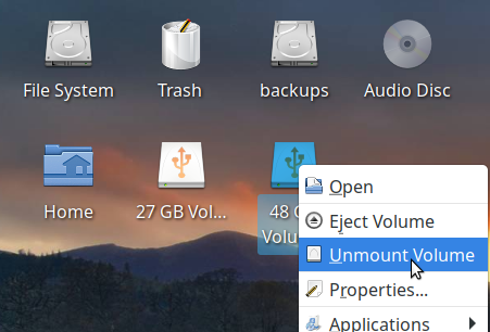 Removable media buttons on XFCE desktop